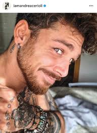 Andrea cerioli, ex concorrente del gf13, sembra sia candidato a sedere sul trono di. After Ued He Was Greatly Appreciated At Temptation Island As A Suitor There Were Rumors Of His Participation In The Gf Vip Instead He Will Go To The Island Of The Famous