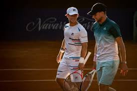 Zwei rückschlüsse lassen sich zwischen diego schwartzman und dominic thiem für eine prognose zum anstehenden match ziehen. Atp Buenos Aires Diego Schwartzman Saves Mp To Dethrone Dominic Thiem