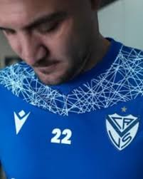 👉🏼 Falta poco para el estreno de la nueva camiseta de #Vélez. 👕 Hoy, el  Fortín arrancó la Pretemporada y Macron empezó a mostrar algo de la nueva  colección para 2025.