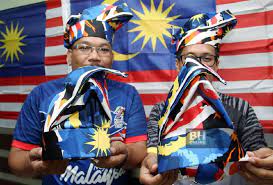 Jalur gemilang memberi pngertian bahawajalur atau bendera itu. Buat Tanjak Jalur Gemilang Untuk Hari Kebangsaan