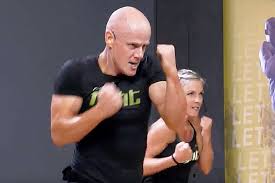 Group fight online will be downloaded onto your device, displaying a progress. Group Fight Saco Sport Fitness
