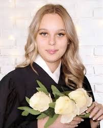 Sarah Fournier's Instagram, Twitter & Facebook