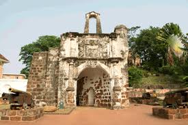 Earlier in june 2003, a watchtower named santiago bastionwas discovered during the construction of dataran pahlawan. A Famosa Melaka Popular Places
