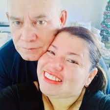 O ex-pajé do Boi Caprichoso, Waldir Santana se tornou o braço direito do  nosso atual pajé, Erick Beltrão, na preparação para a Live Parintins 2021.  Os artistas se encontram diariamente no Curral