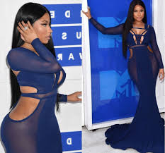 Not only is nicki wearing a cozy sweatsuit on stage with no makeup on, but she's also smiling hugely. Nicki Minaj Claims The Hair She Wore To The Vmas In 2016 Was Her Real Hair Yeah Right Photos