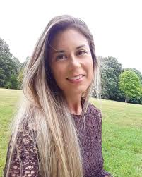 Us & Everything Else: A book review by Amanda Chalmers