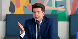 He served as a voice actor for victor , pineapple , and reynaldo. Diego Molano Aponte El Nuevo Ministro De Defensa En Colombia Boyaca 7 Dias