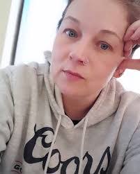 Dee Hall's Instagram, Twitter & Facebook