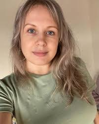 Sandra Beal's Instagram, Twitter & Facebook