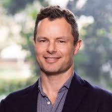 Kelly Garton's Instagram, Twitter & Facebook