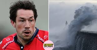 Tom Voyce spolades med i flod