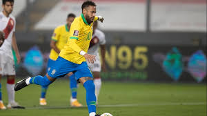 En medio de gran polémica, al minuto 80 del partido perú vs brasil, el árbitro chileno julio bascuñan cobró un penal a favor de brasil por la jugada de carlos zambrano hacia neymar. Neymar Jr Is Called Up For World Cup Qualifiers In June Neymar Jr