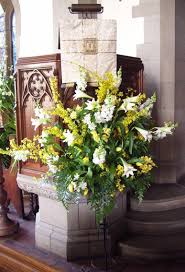 Church altar decoration ideastanthony church tembipada bhandup. Pulpit Flowers Easter Floral Arrangement Church Flower Arrangements Easter Church Flowers