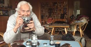 Po slavném otci zdědil vášeň k cestování. Miroslav Zikmund Slavi 100 Narozeniny Gratulujeme Reflex Cz