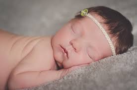 newborns, learn how to photograph them with Alicia Gould -