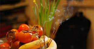 Đây là ngày liền trước năm mới, được xem là trong đêm giao thừa mọi nhà phải làm lễ cúng đêm giao thừa. Bai Cung Giao Thá»«a 2021 Tan Sá»­u VÄƒn Kháº¥n Giao Thá»«a Trong Nha Ngoai Trá»i