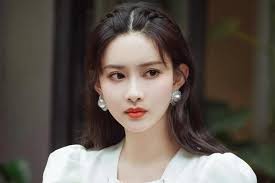 Nhan sắc thật của mỹ nhân cổ trang từng đè bẹp Yoona, Dương Tử