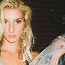 Justine Ulrich's Instagram, Twitter & Facebook