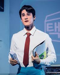Darren Criss as “Oliver, male Helperbot-5” in 'Maybe Happy Ending' :  r/Broadway