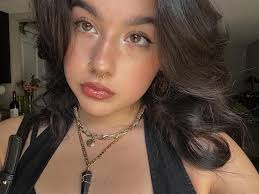 Mabel Connell's Instagram, Twitter & Facebook