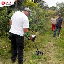 Normativas detector de metales comunidades autónomas españa. A Dadco Technology Peru Vino Una Pareja Buscando El Poderoso Detector De Metales El Gti 2500 De La Reconocida Detector De Metales Metal Productos Innovadores