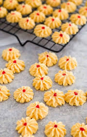 Ini kerana hari raya adalah hari menikmati makanan dan minuman. 10 Jenis Kuih Raya Yang Wajib Di Hari Raya Aidilfitri 2021