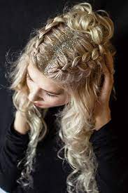 Gather a section of your hair from one side and start making a braid. 15 Party Hairstyle Ideas For A Big Night Hair Styles Party Hairstyles Chic Hairstyles