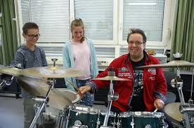 Sie spielen anfangs nur nach gehör und nicht vom blatt. Datteln De Wenn Du Ein Instrument Oder Singen Lernen Mochtest Solltest Du Dich Schon Bald Anmelden Ab August 2016 Also Nach Den Sommerferien Werden Bei Der Musikschule Der Stadt Datteln