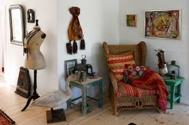 Bohem Stili Tekli Koltuk Bohem Tarzi Dekorasyon Rustic Home Design Rustic House Traditional Interior Design