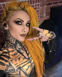 🎧🔥 Feeling the rhythm and singing her heart out! Daria Zaritskaya from  Noapology knows how to bring that energy even offstage. 🎤 Whether  performing live or vibing to her favorite tunes, she's