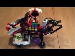 Dank designer david gilday kann jeder mit seinem mindstorms set von lego einen roboter zum lösen des zauberwürfels (rubiks cube) bauen. Lego Mindstorms Ev3 Roboter Mindcuber Kann Zauberwurfel Losen Youtube