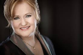 Tracy Dahl's Instagram, Twitter & Facebook