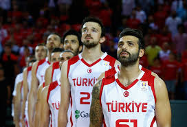 Görmedin mi futbol federasyonu başkanı'nın başına gelenleri.&n. Turkiye Isvec Maci Ntv De Ntvspor Net