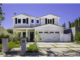 Encino® hardware complements cape cod style homes beautifully. Southern California Cape Cod In Sherman Oaks Ca For Sale Click Through For More Pics House Styles Home Property