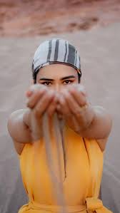 Ah, o deserto do Atacama... Um lugar onde o silêncio fala, onde a imensidão  do horizonte faz a gente repensar o nosso próprio tamanho. Cada passo foi  uma descoberta, cada momento, uma conexão mais ...