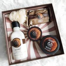 The body shop strawberry deluxe gift set. The Body Shop Coconut Set
