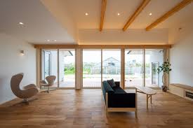 広々とした明るいリビングとフリッツハンセンのエッグチェア リビング 家 ダイニング