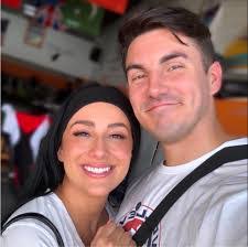 Ashleigh Wenzel's Instagram, Twitter & Facebook