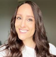 Emma Gee's Instagram, Twitter & Facebook