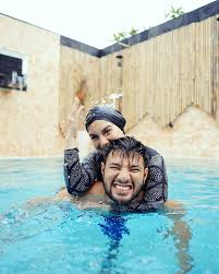 Adem 9 Potret Mesra Irish Bella Dan Ammar Zoni Di Kolam Renang