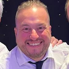 Melina Tello (@melinatello)