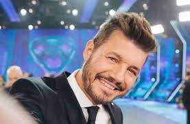 Para el cierre, tinelli apeló a la emotividad y a un homenaje a los médicos y enfermeros, además de reiterar su oferta a abrirles los viernes a los músicos argentinos. With Classic Reverted Segments Marcelo Tinelli Returned To Television Archyworldys