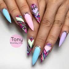 image may contain one or more people and closeup manicura de unas unas de maquillaje unas de gel bonitas