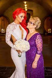 Wwe Diva Eva Marie Natalie Marie Nelson And Her Mother During Eva S August 2014 Wedding To Jonathan Coyle Eva Marie Natalie Eva Marie Wedding Dresses