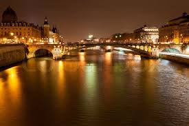 Used as a palace, fortress, and prison.but its most famous prison use was during the french revolution, when the republic declared this place a. Seine Fluss Mit Pont Notre Dame Und Pont Stock Bild Colourbox