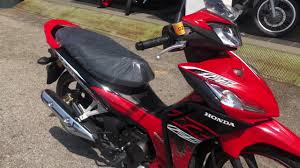 Designed for the young rider wanting a sporty machine, we put it through the paces in our review. Honda Dash 125 2018 Red Merah Walkaround Youtube