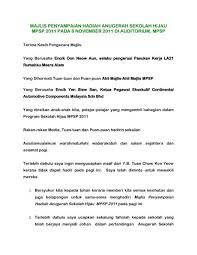 Masuk ke perkarangan majlis, para hadirin diminta untuk berdiri. Penyampaian Hadiah In English