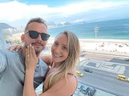 I said yes!!!” – AJ Applegate fica noiva de brasileiro em Copacabana, RJ -  Sweetlicious: