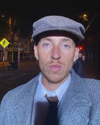 coffee & flowers 💐 elevando el outfit con la silueta T500 by @newbalance