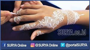Koleksi henna tangan simple dan cantik oki adi putra medium. White Henna Elegan Dan Cantik Hiasi Tangan Mempelai Perempuan Surya